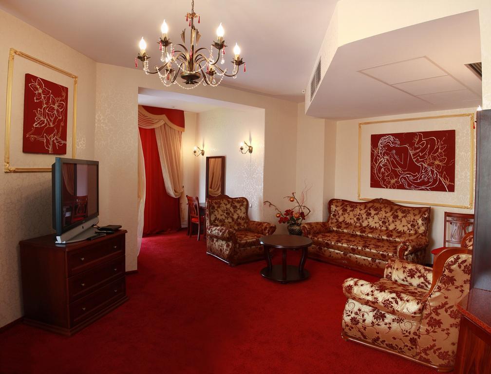Optima Collection Park Hotel Ivano-Frankivsk Esterno foto