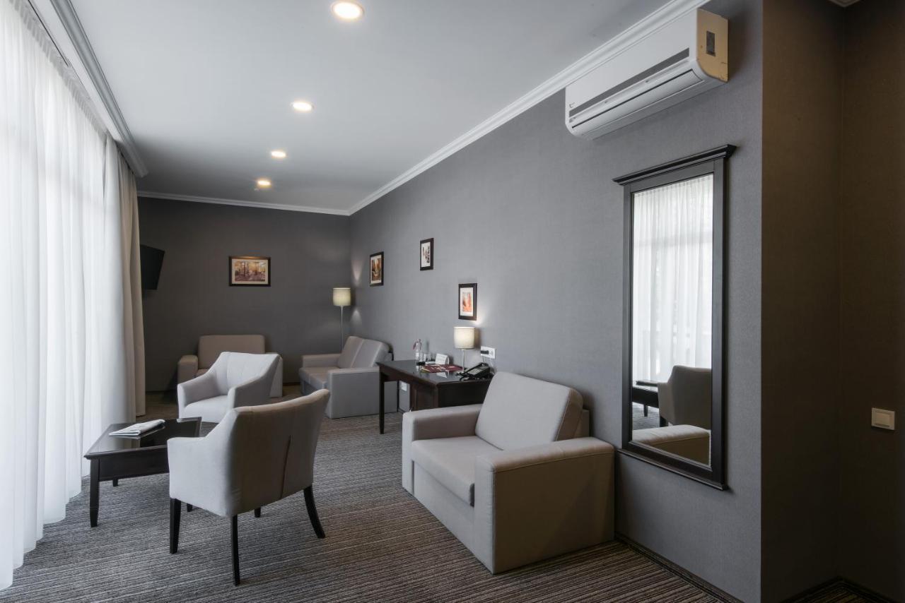 Optima Collection Park Hotel Ivano-Frankivsk Esterno foto