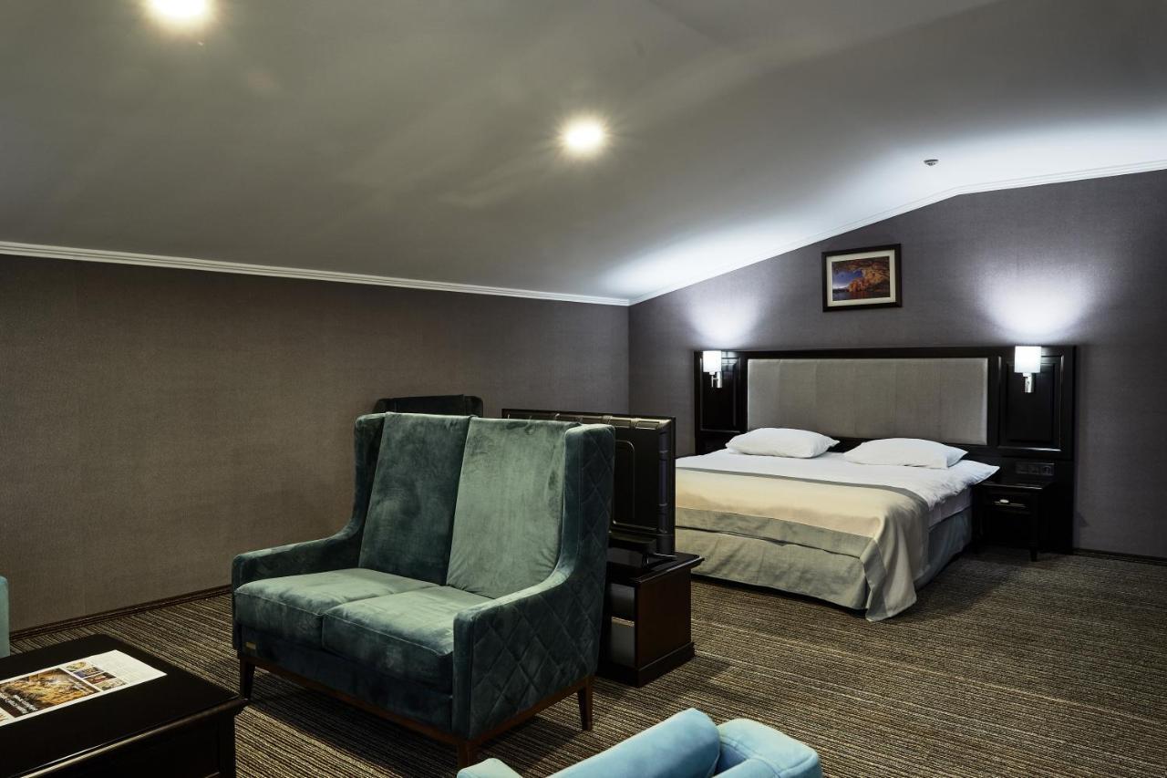Optima Collection Park Hotel Ivano-Frankivsk Esterno foto